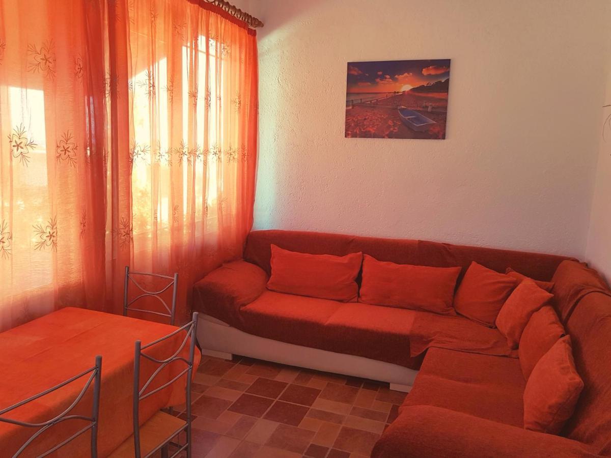 Melina'S Apartments Kalavarda Bagian luar foto